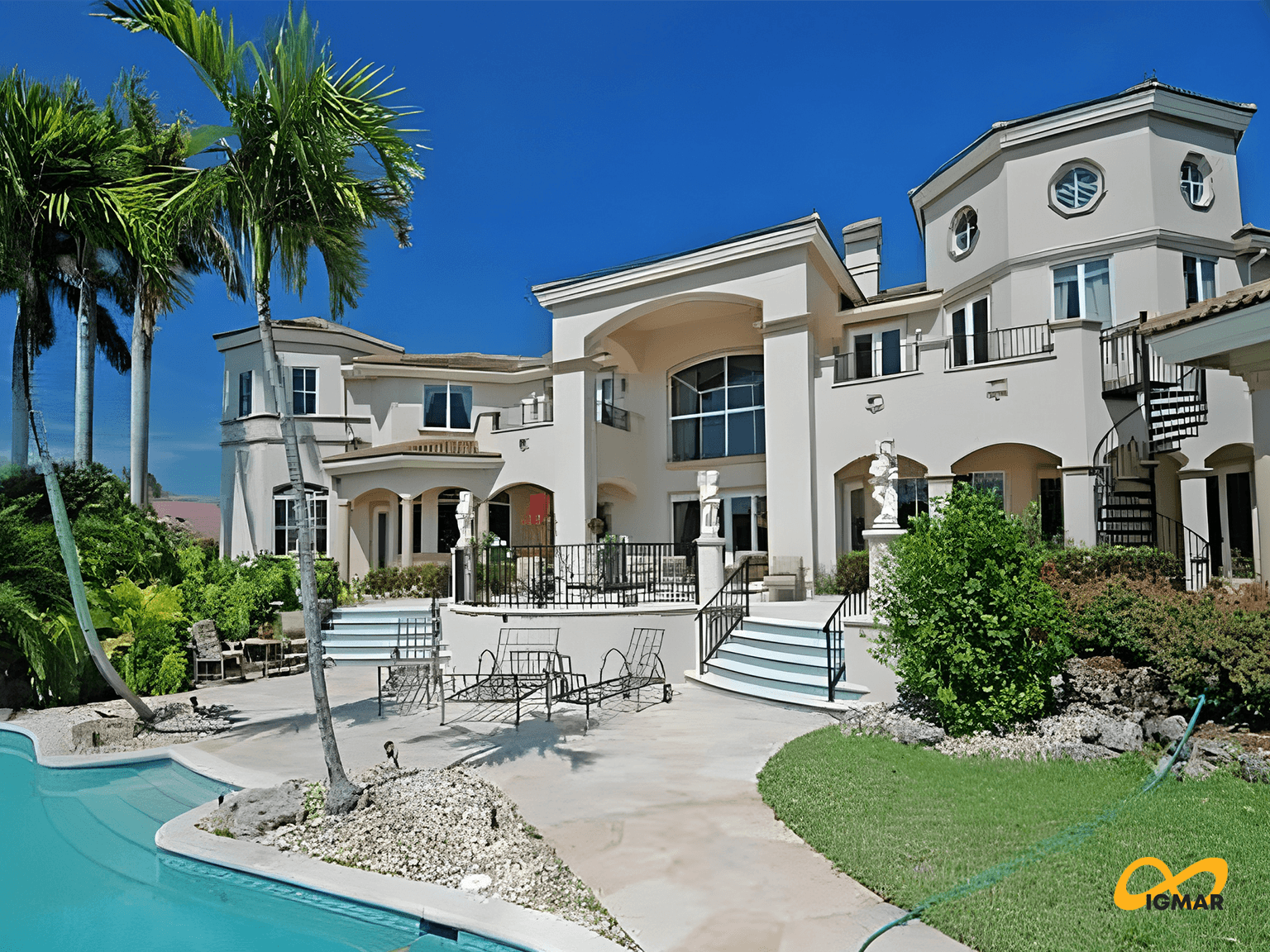 PADDOCK ROAD RESIDENCE - 01